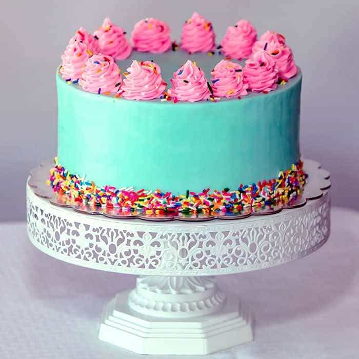 Смарагдовий крем і троянди